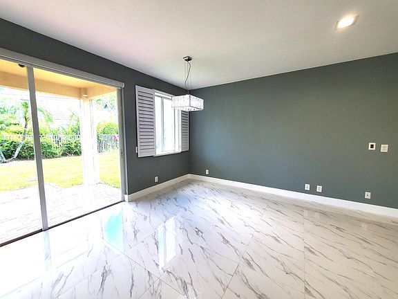 4th image of 1294 Chinaberry Dr