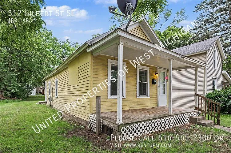 Available Now | Cozy 1 Bedroom Home in the Madison Neighborhood of Grand Rapids | New Flooring | ... — Photo 2