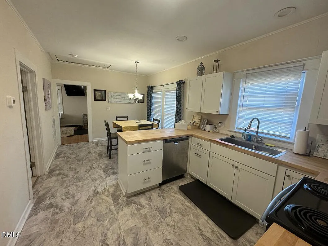2 bed, 1.0 bath, 708 sqft, $3,700 — Photo 3