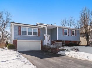 525 Surryse Rd, Lake Zurich, IL 60047