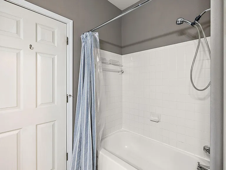 1600 Long Grove Dr #417 — Photo 12
