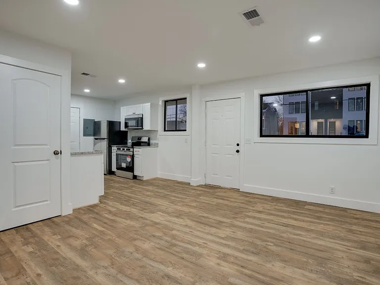 1922 Herman St — Photo 6