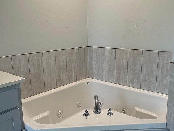 Tub in master bathroom