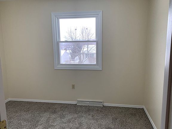 3rd image of 18 Mary Dr