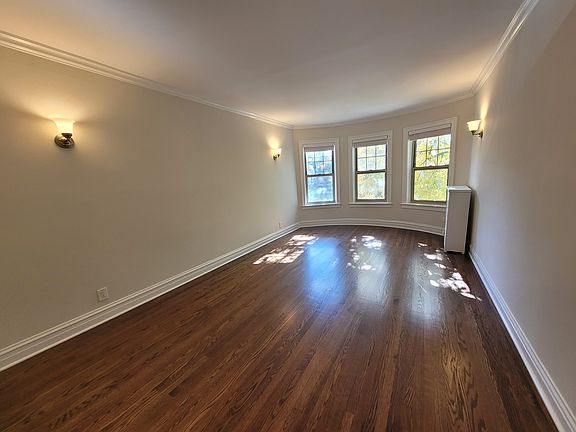 5th image of 1446 W Chase Ave #2