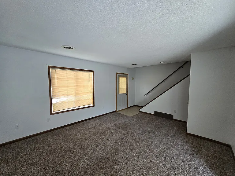 151 3rd St W — Photo 4