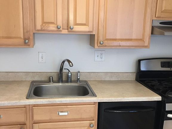 4th image of 420 Hammond Pl