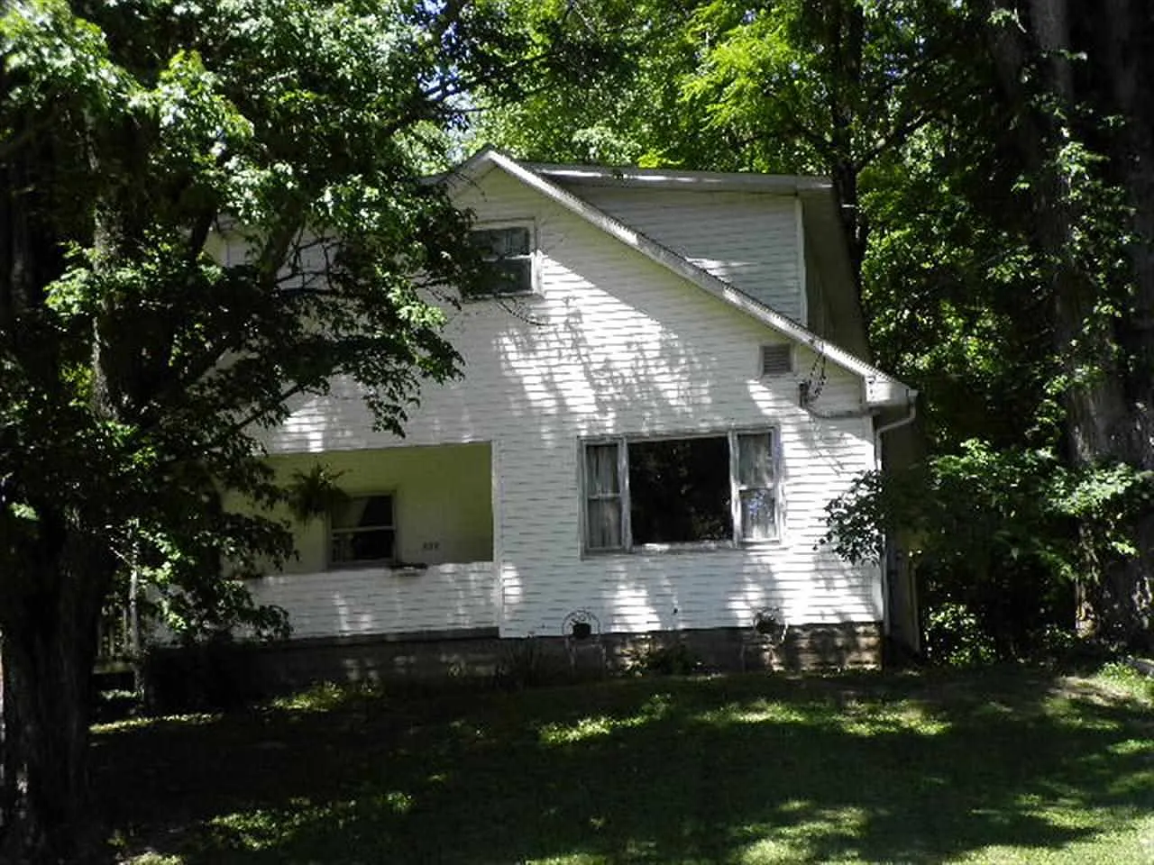 305 Garden Dr photo 1