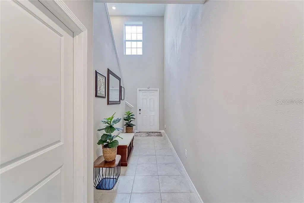 5 bed, 2.5 bath, 2415 sqft, $2,575 — Photo 4