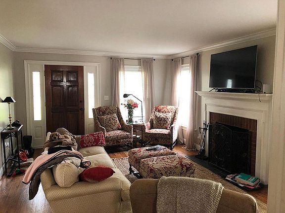 5th image of 205 Melville Ave