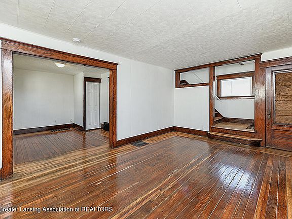 4th image of 819 E Saint Joseph St