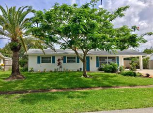 8 Ridgewood Cir, Tequesta, FL 33469