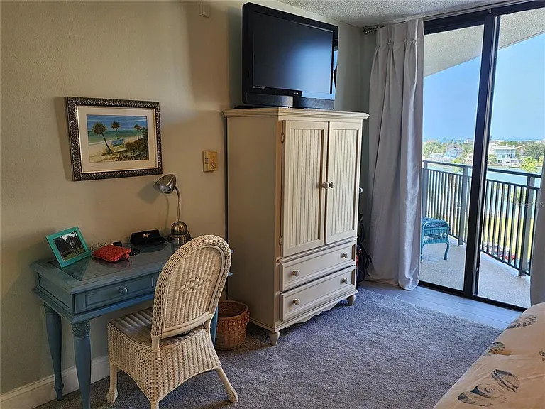 690 Island Way #708 — Photo 26