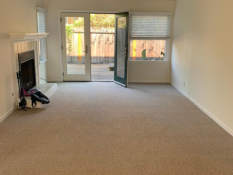 312 Centre Ct — Photo 4