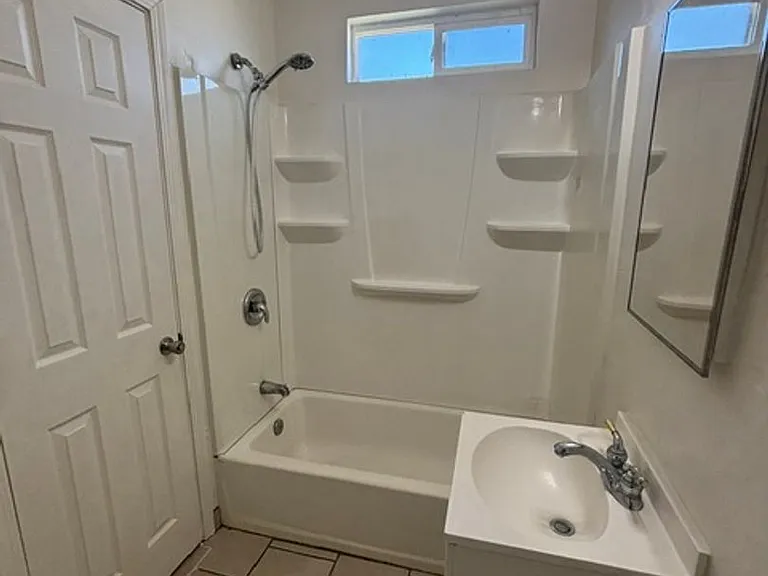 309 Lloyd St — Photo 8