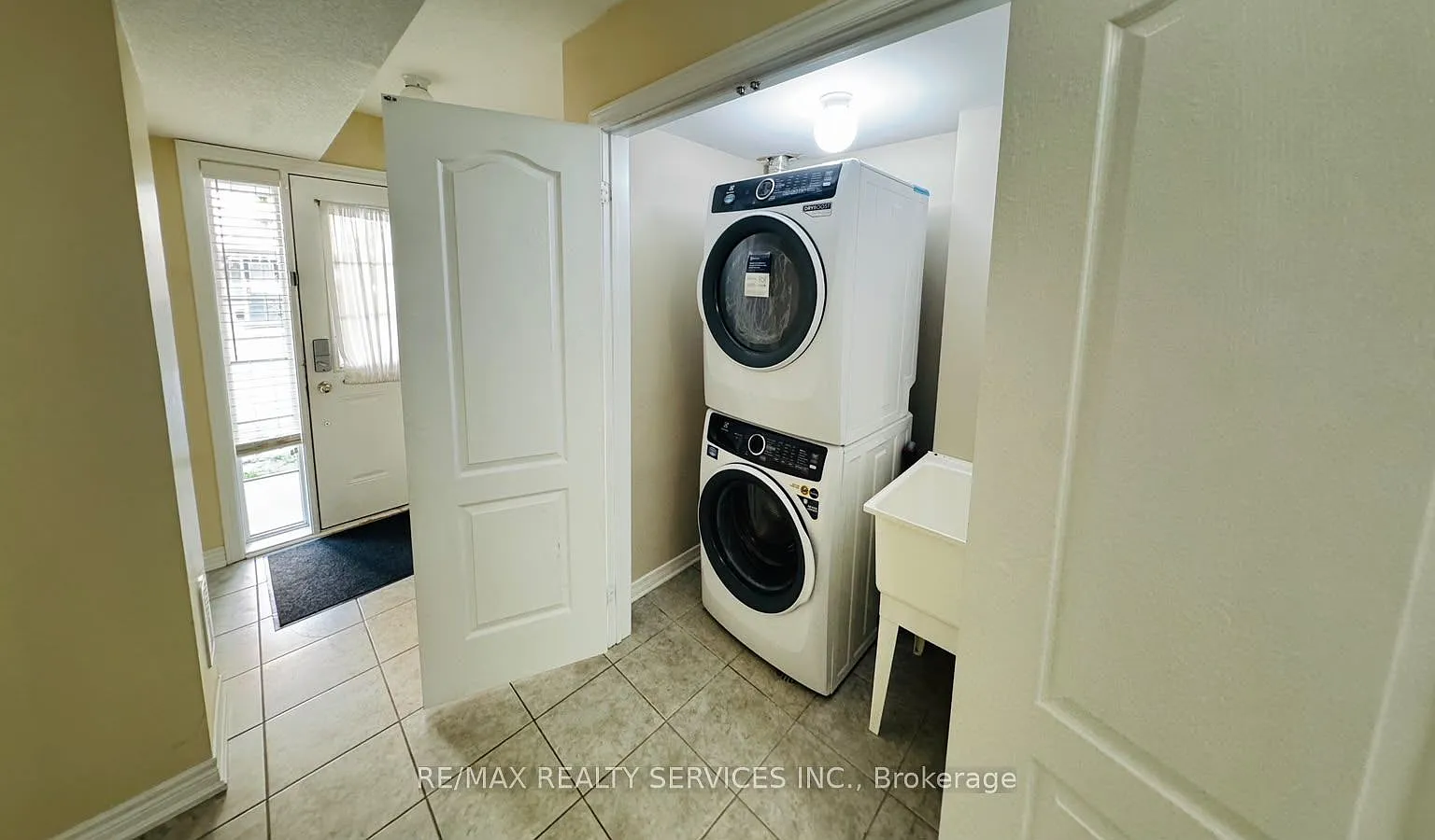 4 bed, $2,900 — Photo 4