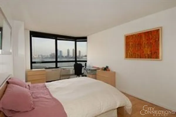 Rented by City Connections Realty | media 29