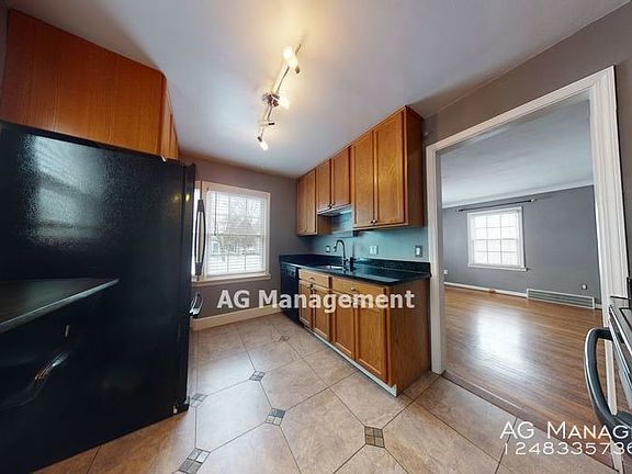 4th image of 200 N Altadena Ave
