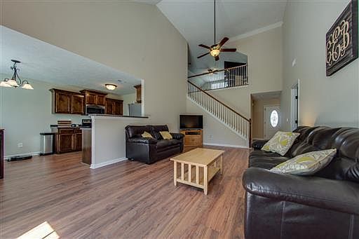 5th image of 707 Valley Green Dr