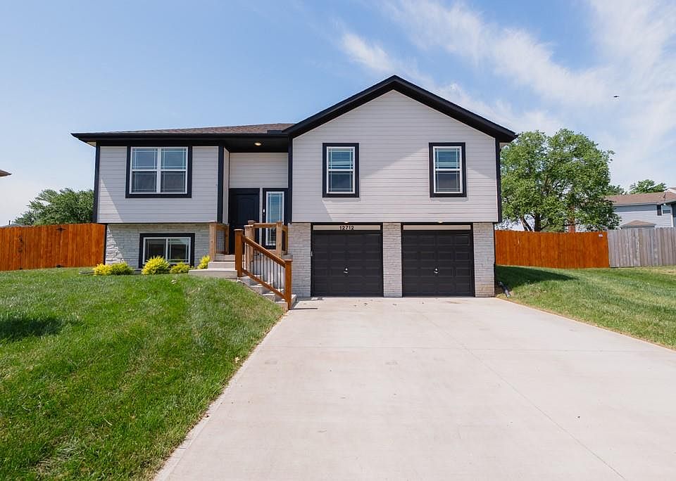 1st image of 12712 Applewood Dr