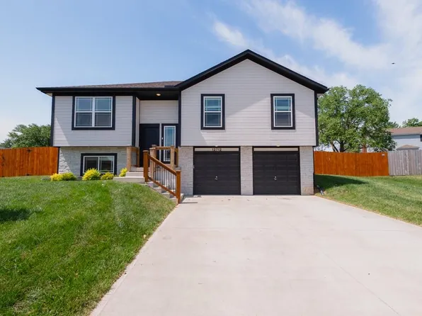 12712 Applewood Dr, Grandview, MO 64030