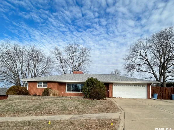 1205 Arthur St, Pekin, IL 61554