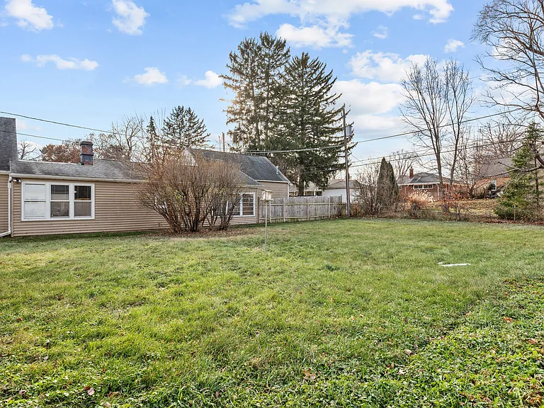 1122 Winthrop Ln — Photo 32