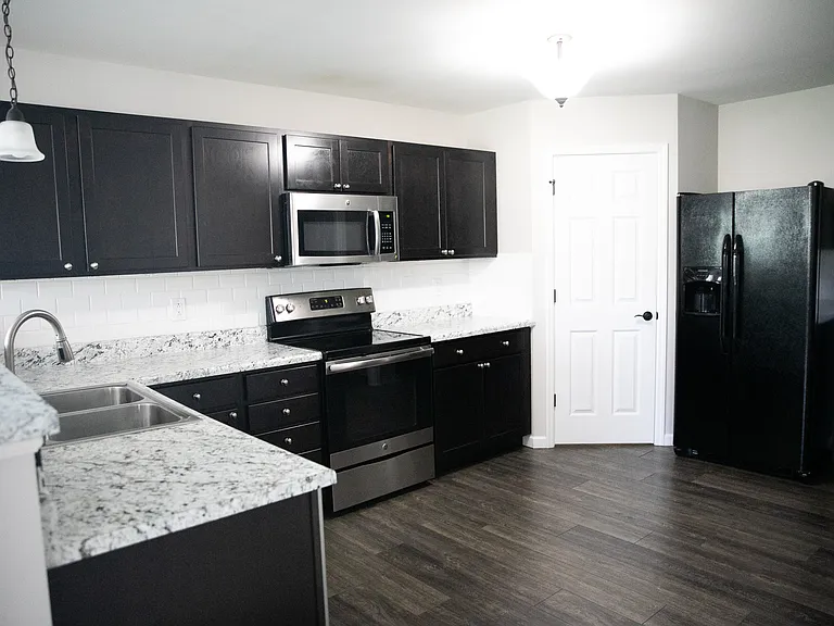 1004 Stillwater Dr — Photo 8