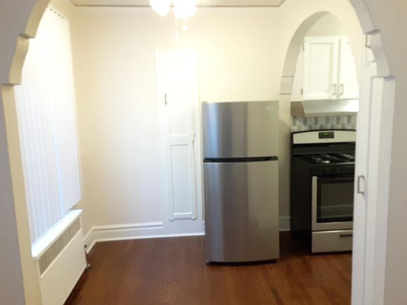 2nd image of 1050 N Pearl St #303