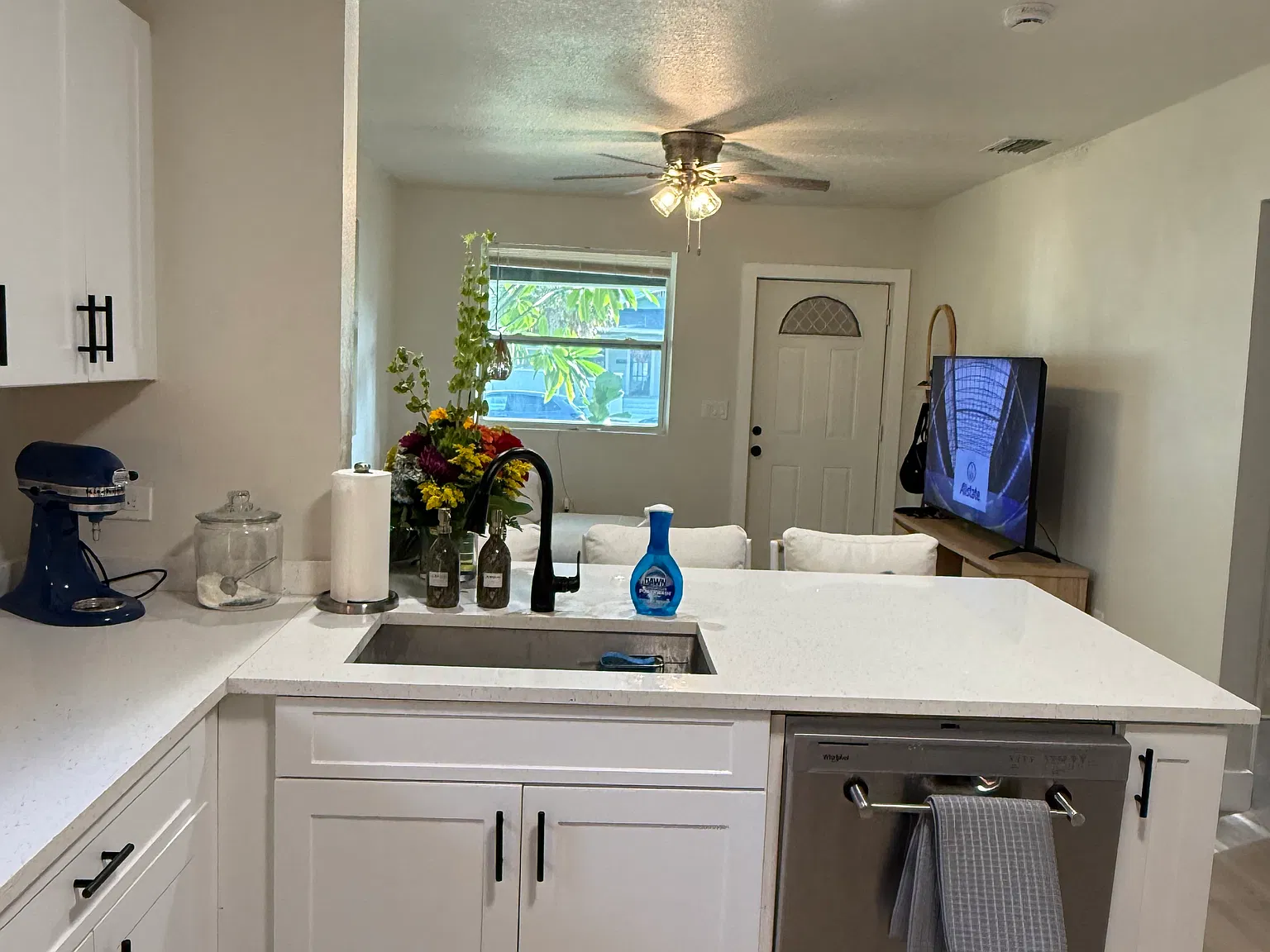 3 bed, 1500 sqft, $3,499 — Photo 3