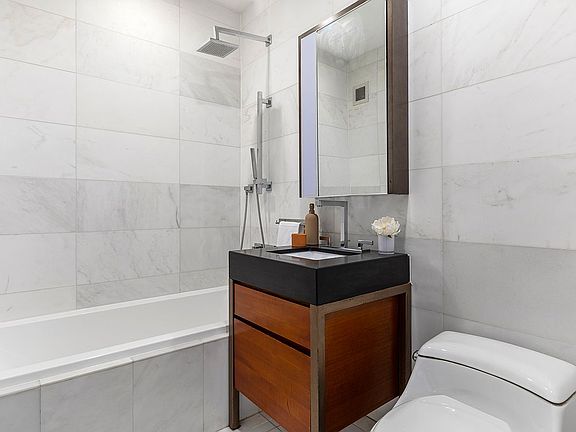 5th image of 75 Wall St APT 34D