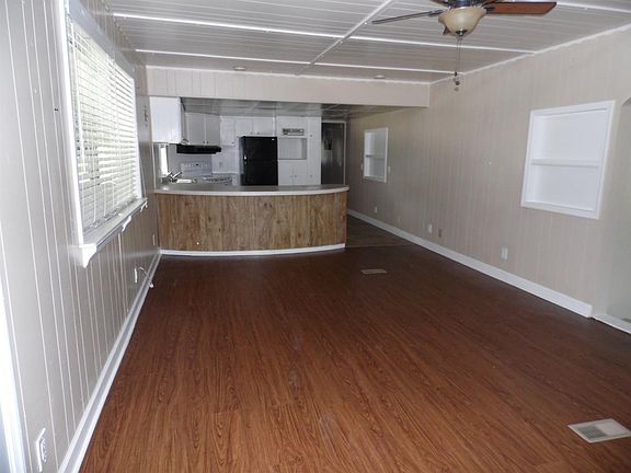 3rd image of 819 Cassie St