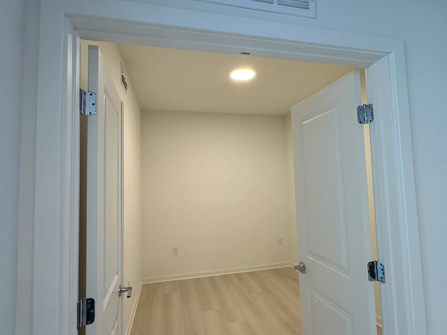 2 bed, 1023 sqft, $1,800 — Photo 3