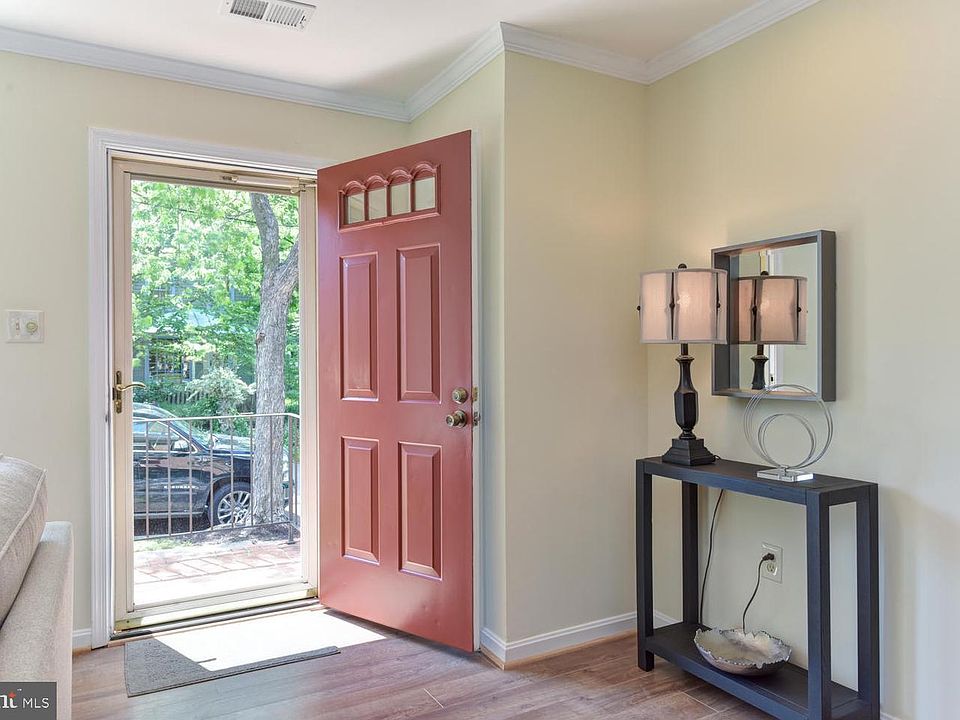 1st image of 2524 N Fairfax Dr #B