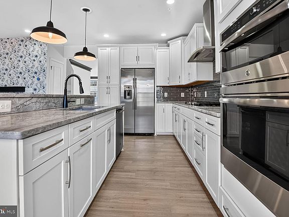 4th image of 23465 Belvoir Woods Ter