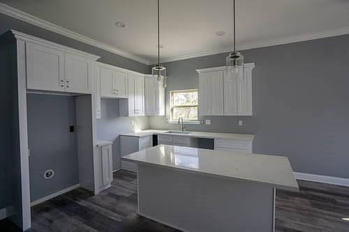 5th image of 2331 Caffin Ave