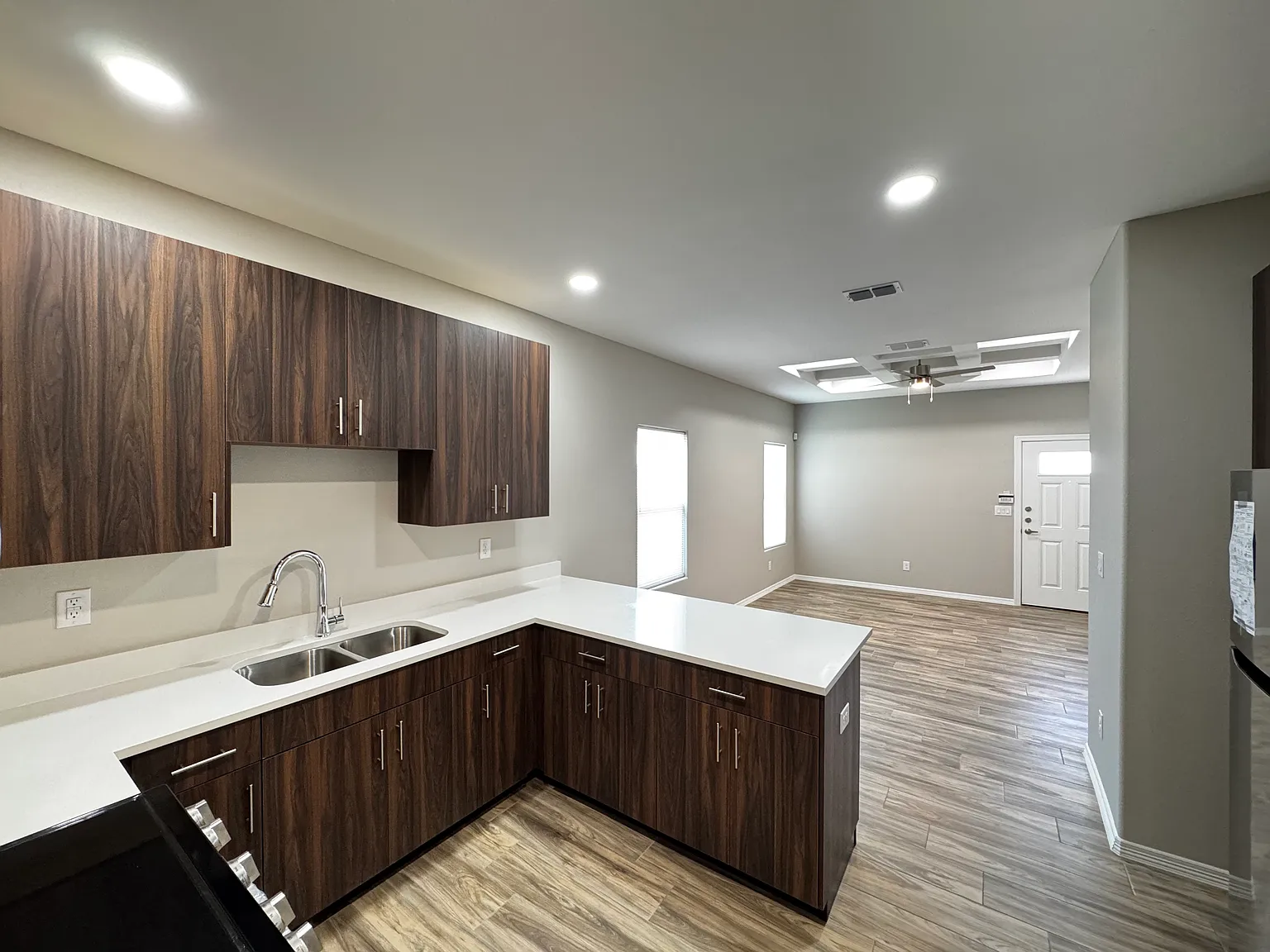 2 bed, 826 sqft, $1,100 — Photo 1