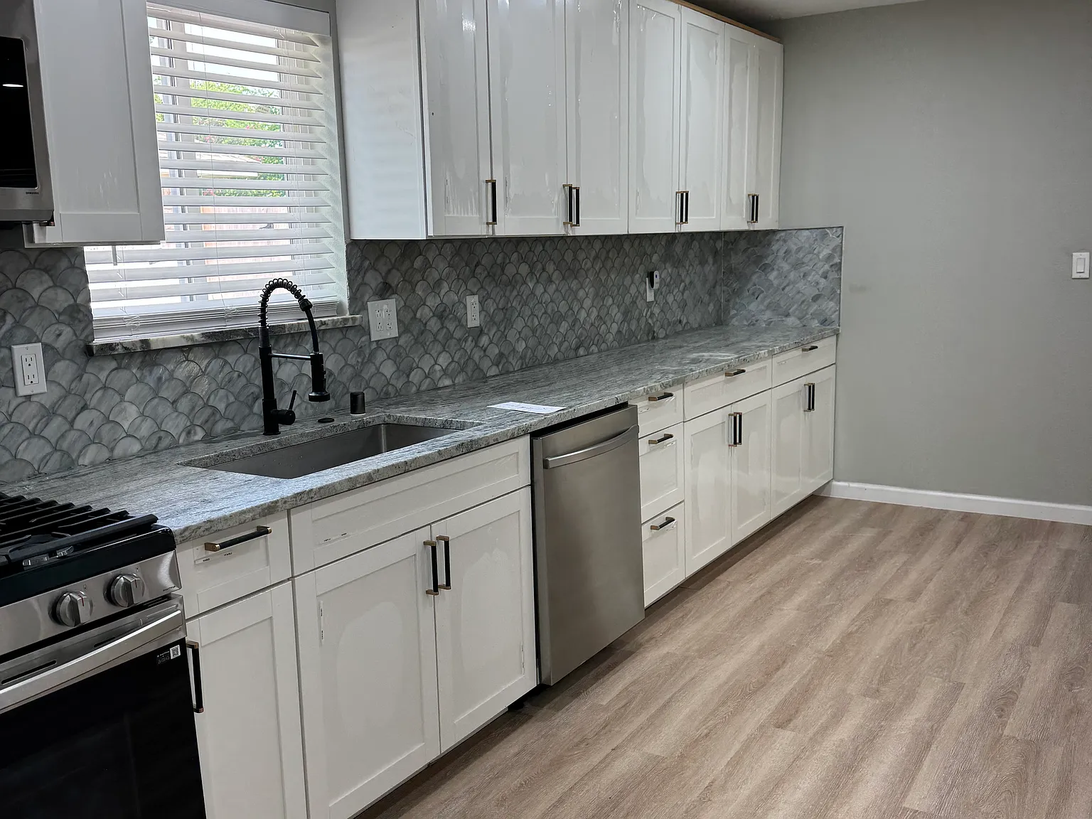 4 bed, 3.5 bath, 2293 sqft, $2,200 — Photo 4