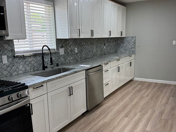 4th image of 915 Kingsbridge Rd