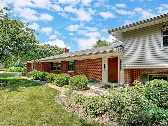 3rd image of 8158 Beechcreek Dr
