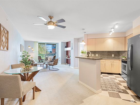 4th image of 1100 106th Avenue NE #506