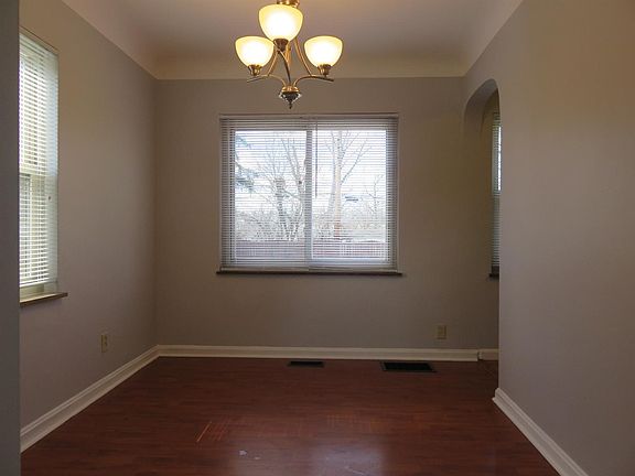 4th image of 173 Carmen Ave