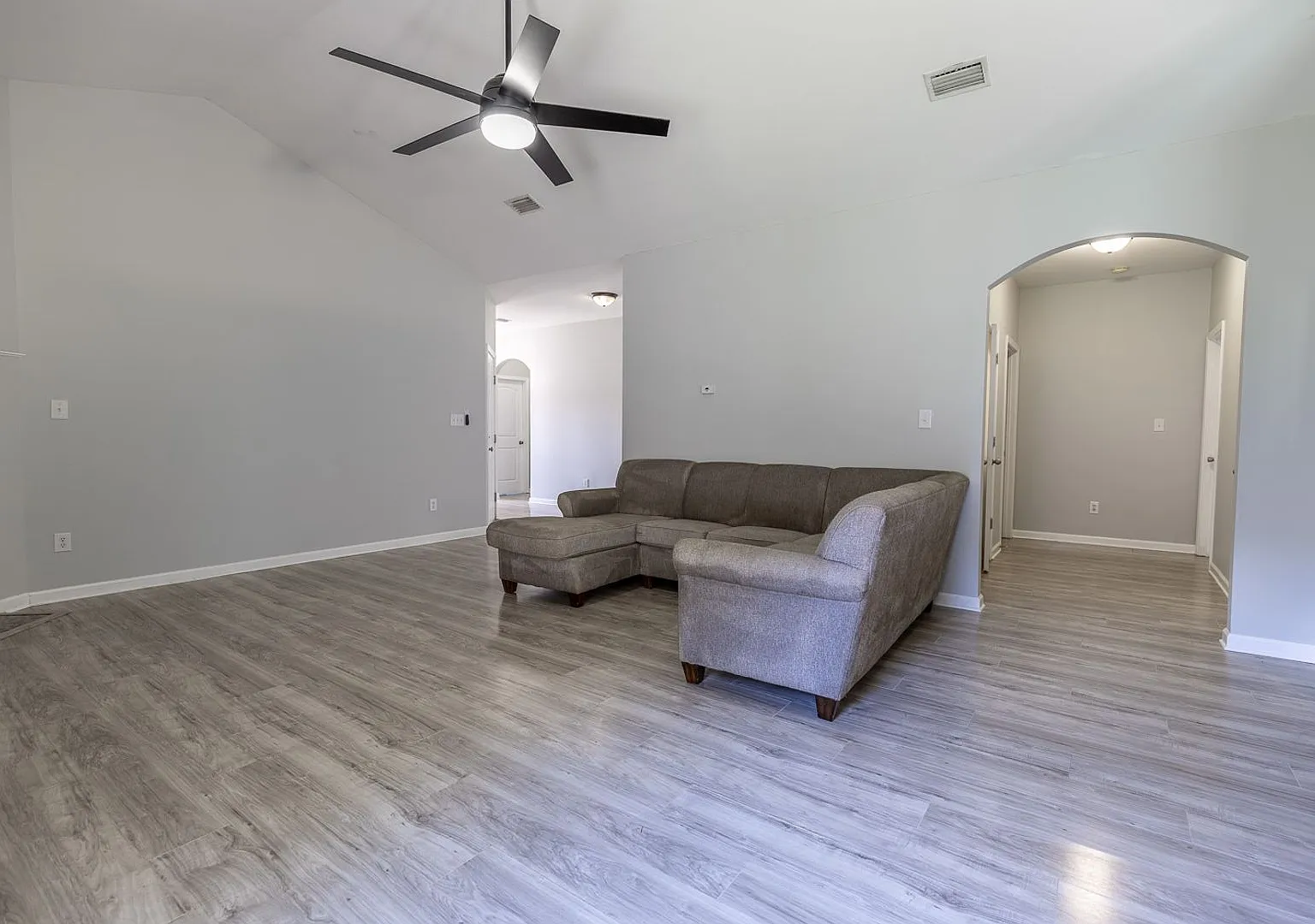 Spacious 4-Bedroom Daphne Home available in Dunmore community — Photo 3