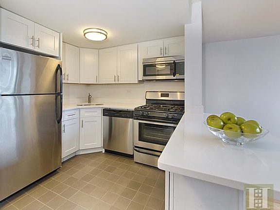 2nd image of 333 E 45th St APT 31D