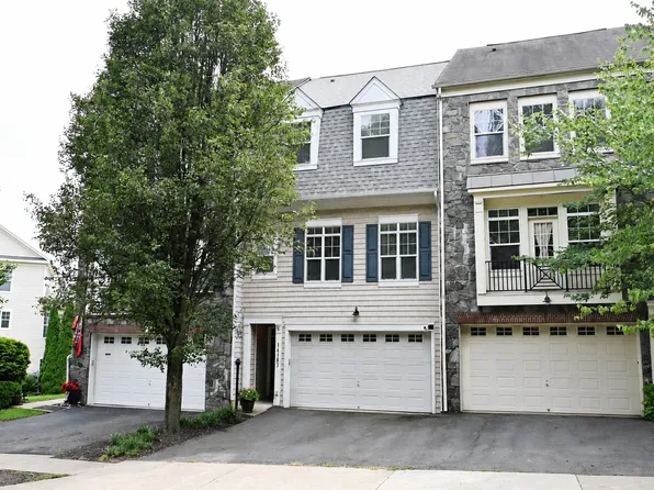 14183 Catbird Dr, Gainesville, VA 20155