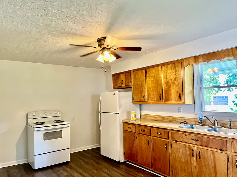 1445 S Walnut St — Photo 8