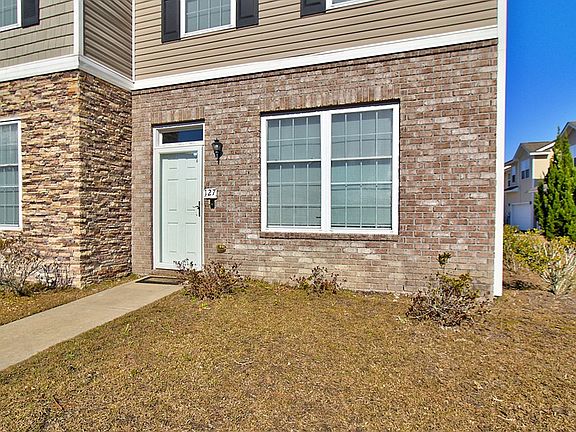 2nd image of 127 Davila St