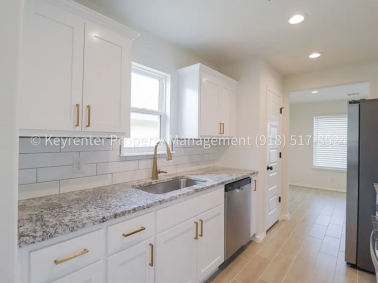 11506 E 94th Pl N — Photo 11
