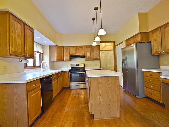 5th image of 8613 Deep Cove Dr