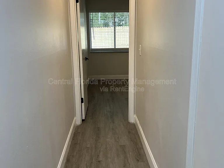 914 Robinhood Ct — Photo 21
